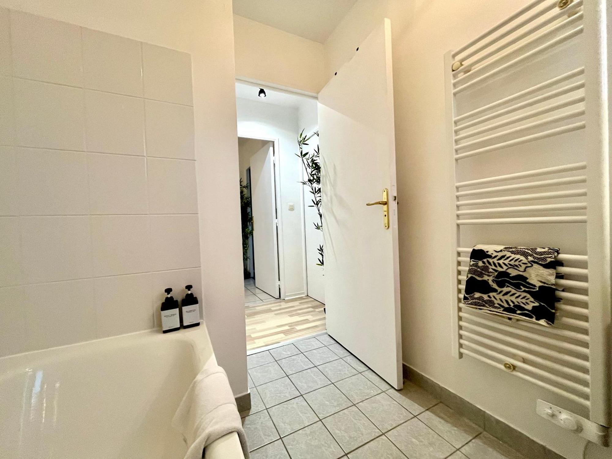Bngo I Immense Rooftop Lyon I 2 Chambres, 4 Places Parkings, 2 Immenses Terrasses, 8 Personnes Exterior photo