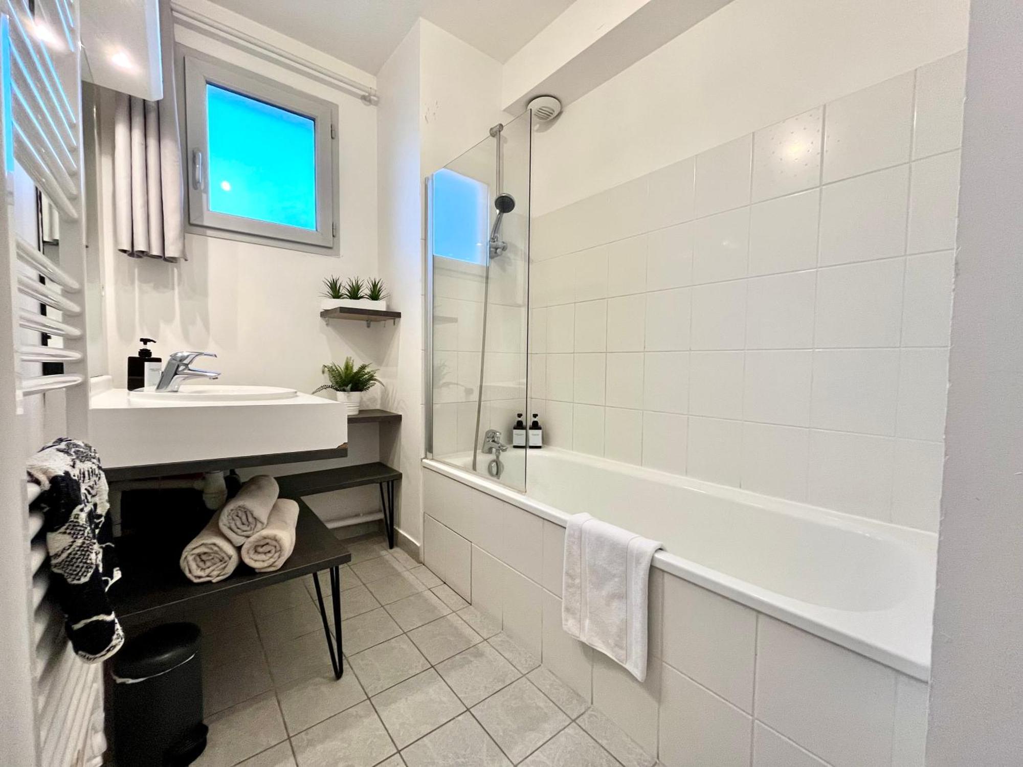Bngo I Immense Rooftop Lyon I 2 Chambres, 4 Places Parkings, 2 Immenses Terrasses, 8 Personnes Exterior photo