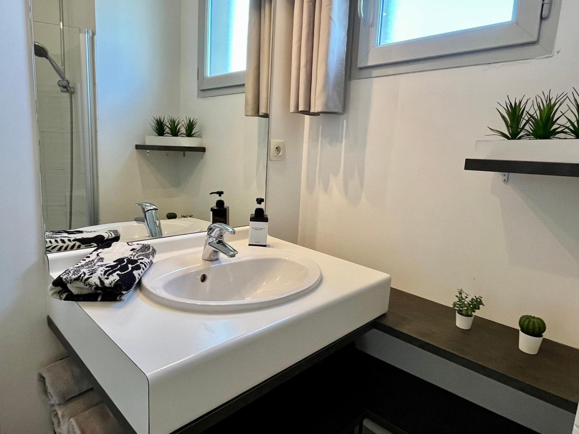 Bngo I Immense Rooftop Lyon I 2 Chambres, 4 Places Parkings, 2 Immenses Terrasses, 8 Personnes Exterior photo