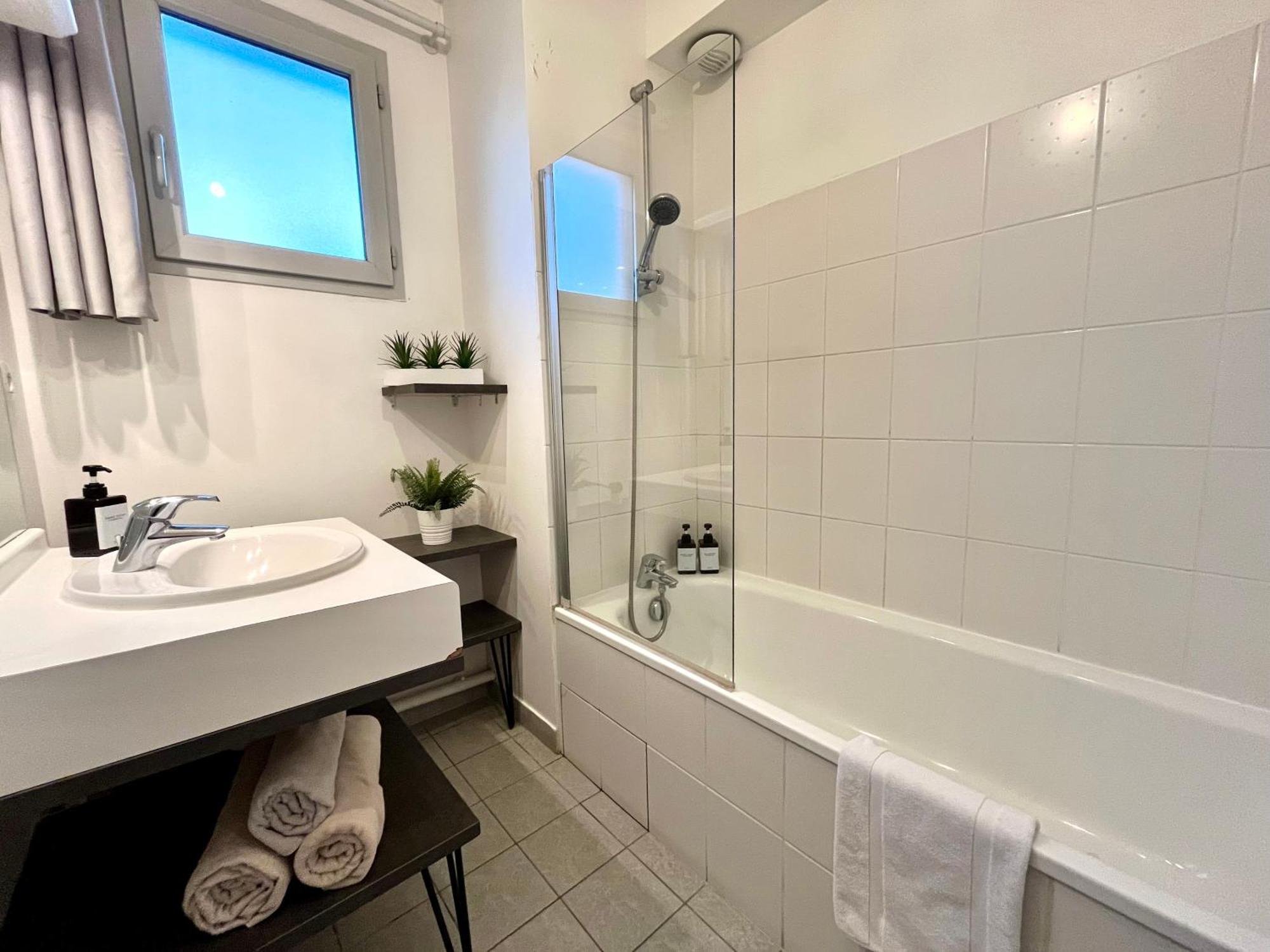 Bngo I Immense Rooftop Lyon I 2 Chambres, 4 Places Parkings, 2 Immenses Terrasses, 8 Personnes Exterior photo